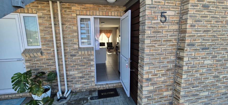 2 Bedroom Property for Sale in Fairview Industrial Eastern Cape